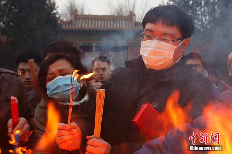 雍和宫抢头香大场面,专业的一站式物流信息网_123随叫随到